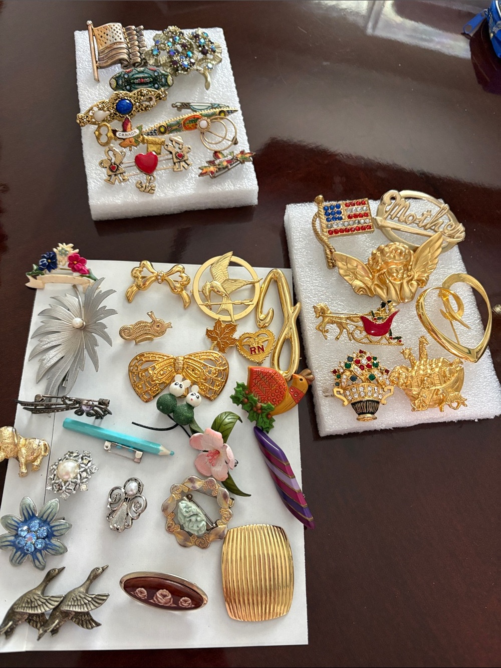 Assorted Women’s Gold and Multicolor Vintage Brooch Pin Set